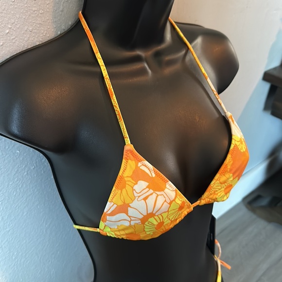 String floral style Swimsuit top and bottom swimsuit set. - Picture 4 of 14